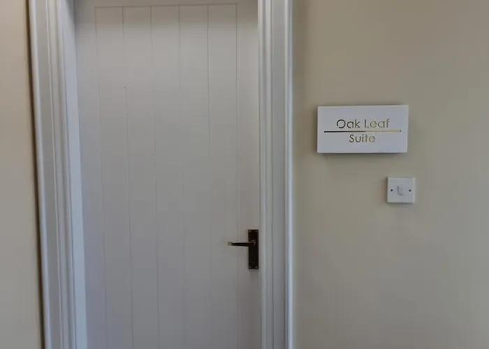 Oak Leaf Suite